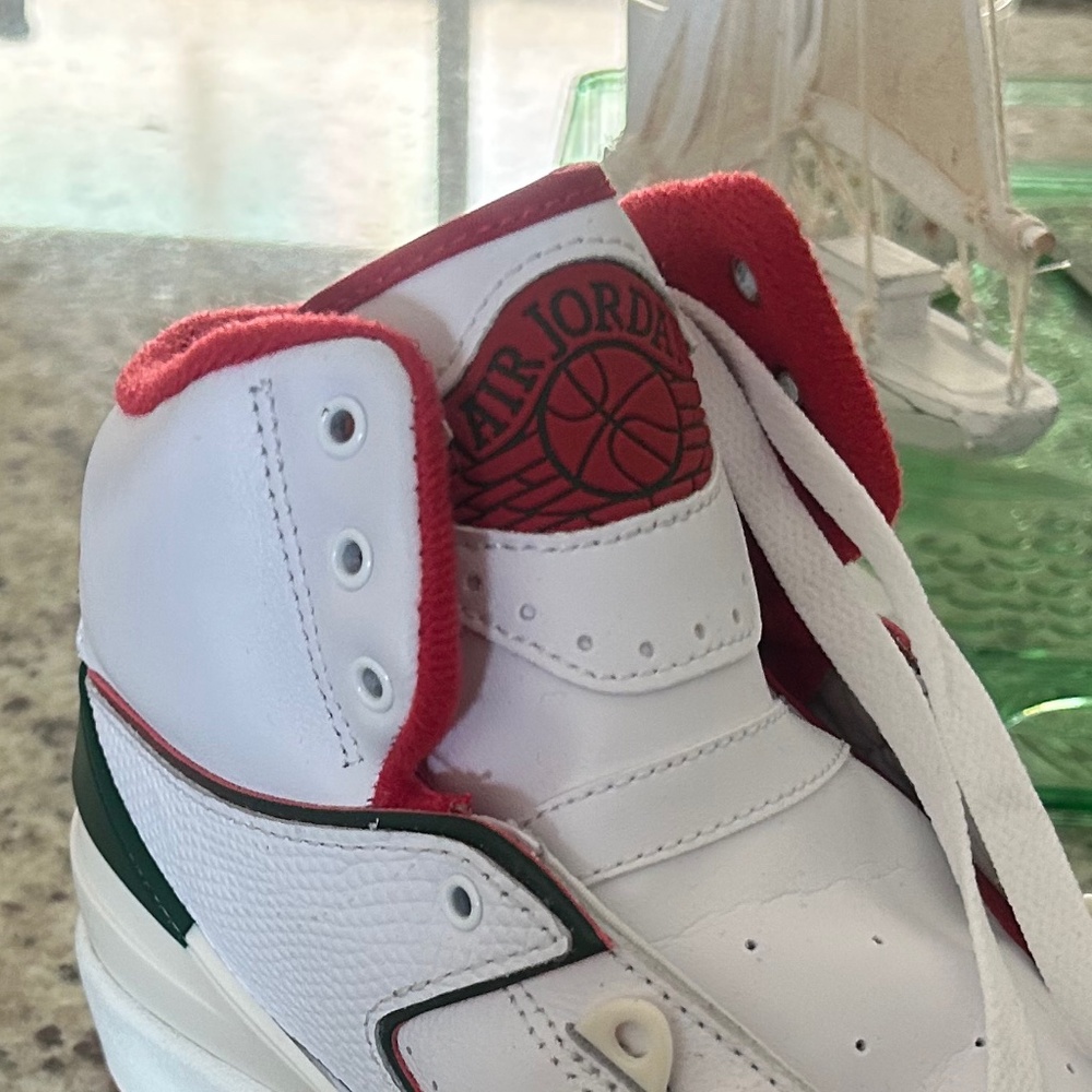 Air Jordan - Picture 3 of 3